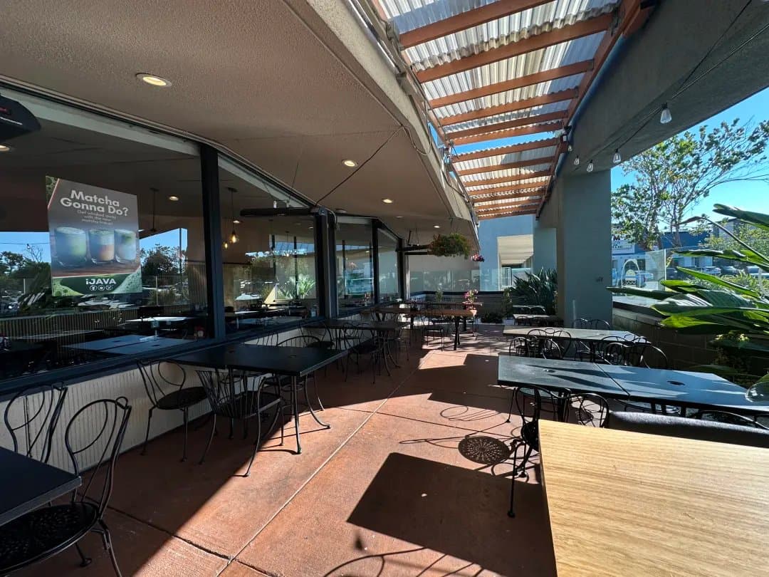 Outdoor patio seating under the pergola at iJava Cafe Willow Glen